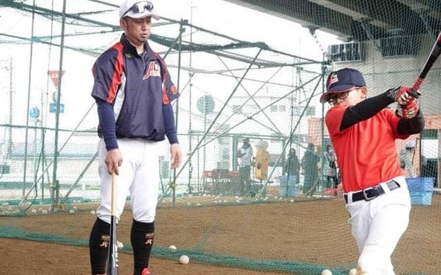 少年野球界で飛び交う「複合バット」の是非　元プロの指導者が危惧する技術の停滞