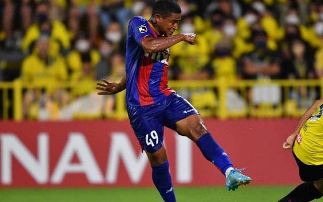 「かっこよ！」「銀髪超イケメン」FC東京のパリ五輪世代SBが大胆イメチェン、歓喜の声上がる