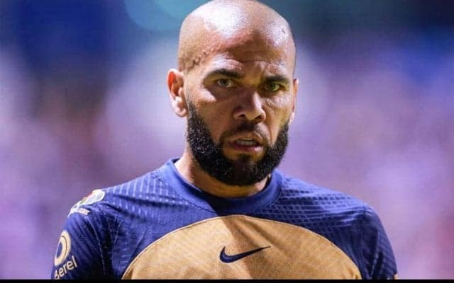 性的暴行で逮捕のダニエウ・アウベス、当初はサポートする意思を見せていた妻も離婚を決意か…