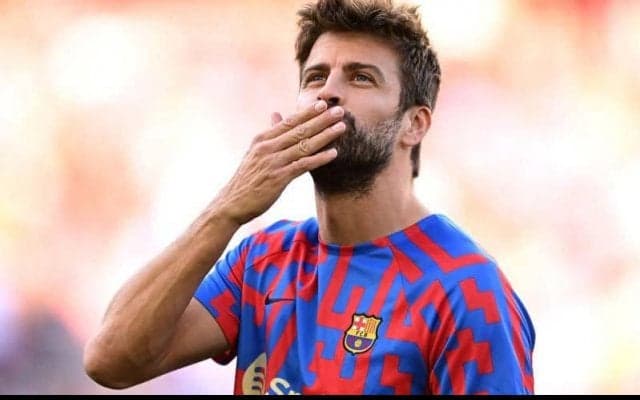 元バルセロナDFピケが新恋人との2ショットをこのタイミングで初披露！昨年破局の歌手・シャキーラさんとは泥沼バトル中