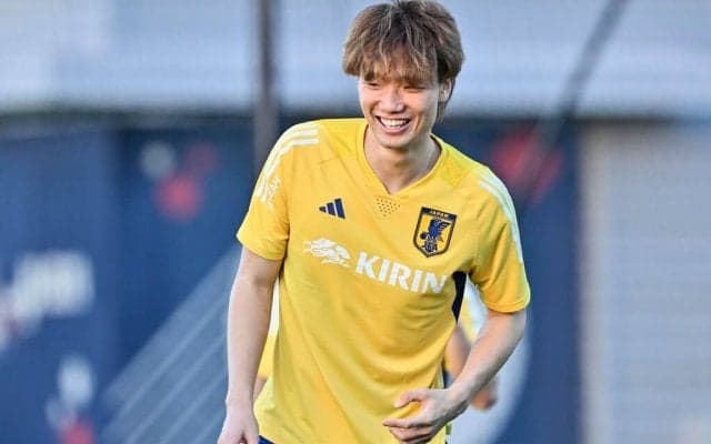 「最強コンビ」日本代表・板倉滉の誕生日に堂安律が公開したプライベート2ショットが「素敵な写真」と大絶賛！ 板倉本人も「懐かし！りつありがとう」と感謝の返信をした“オランダ時代の姿”