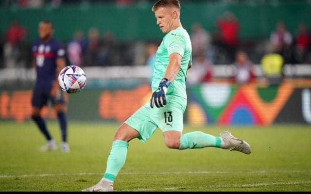 レバークーゼン、伊東純也の同僚GKペンツを獲得！　フラデツキーのバックアップに