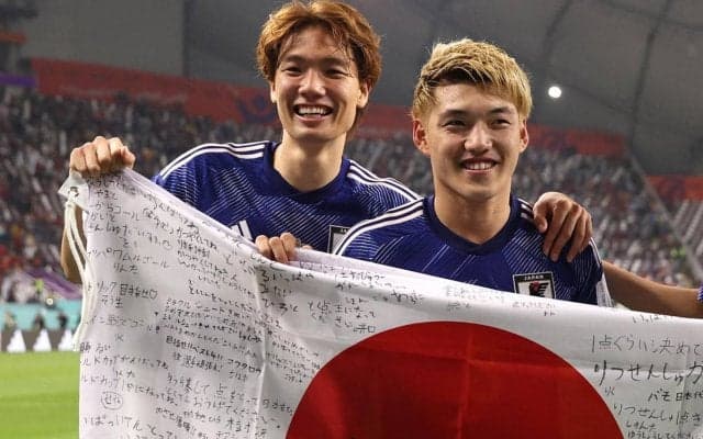 「写真のセンスよwww」「可愛すぎ」堂安律が板倉滉の26歳の誕生日をフローニンヘン時代のオフショットで祝福、板倉も「懐かし！」