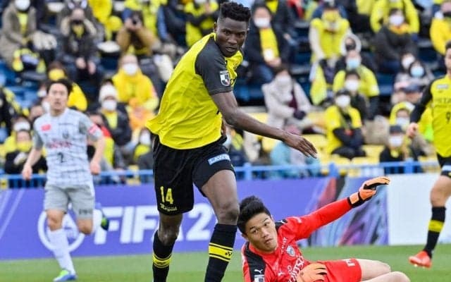 「オルンガ京都加入か？」20年J1得点王が「突然投稿したまさかの写真」にSNSざわつく！ 柏レイソルに所属し京都戦で1試合8得点を記録したケニア代表の日本風ショットに、Jリーグ公式も反応