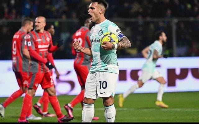 インテルがラウタロのドッピエッタで最下位相手に辛勝！　苦しみながらも後半戦白星スタート《セリエA》