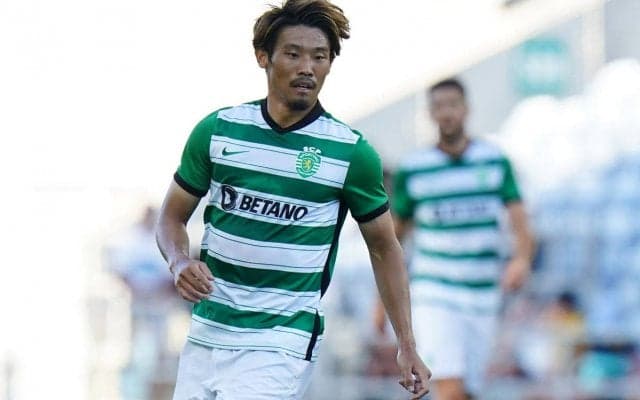 守田英正の妻・藤阪れいなさんが26歳のバースデー！ 娘との2ショットで祝福