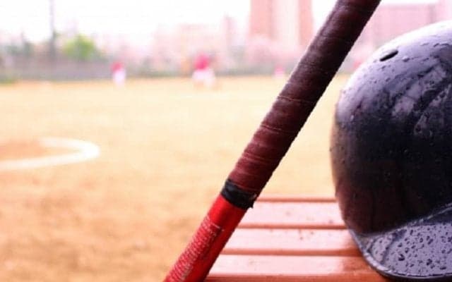 全員丸刈り写真が与えた衝撃、名門野球部の１枚に異論・反論が続出