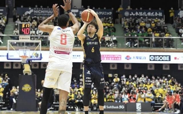 新武器ステップバック3Pに挑戦中の比江島慎…佐々HCは「慎の進化が見られて楽しい」