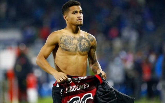 積極補強のウルブス、フラメンゴの逸材MFジョアン・ゴメスの獲得を発表！