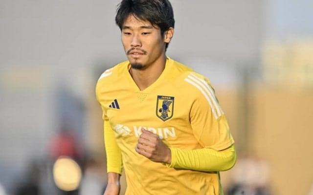 「天使ですね」日本代表MF守田英正の妻・藤阪れいなが「娘の誕生日」を祝う！ 家族での「3ショット」投稿にファンから祝福の声