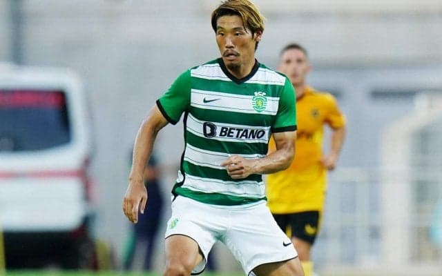 守田英正、妻に続き娘がバースデー！ 初めての誕生日に幸せファミリーショット「生まれてきてくれてありがとう」