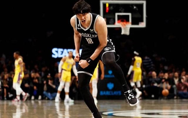 ネッツvsレイカーズで日本人対決実現…渡邊雄太が攻守で勝利に貢献、八村塁は加入後最多16得点