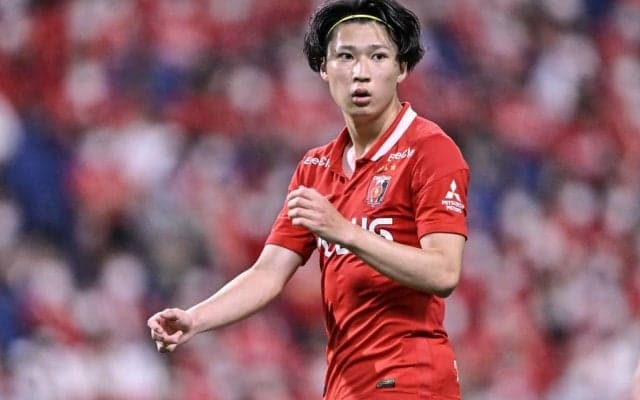 「誰だか分からなかった」ベルギー1部への期限付き移籍が発表された浦和レッズMF、「髪型の大胆チェンジ」がファンから反響！ 「想像の斜め上」