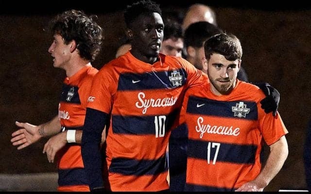 レスター、アメリカのシラキュース大学からガーナ人FW獲得