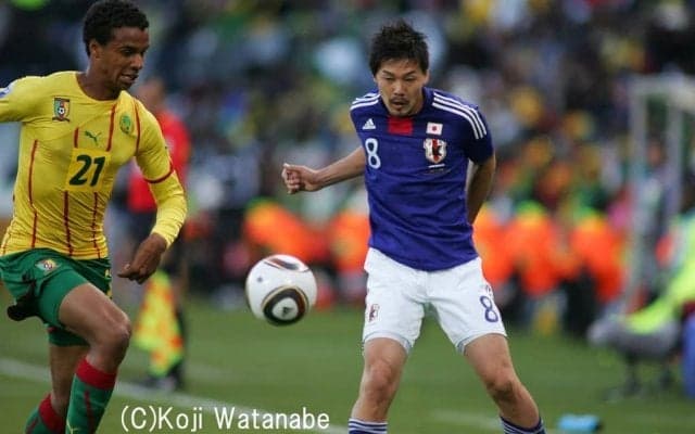 元日本代表・松井大輔がエキシビションマッチで「豪快ジャンピングボレー」を沈める！ 駒野友一氏からのアシストには「クロスボール最高」と綴る