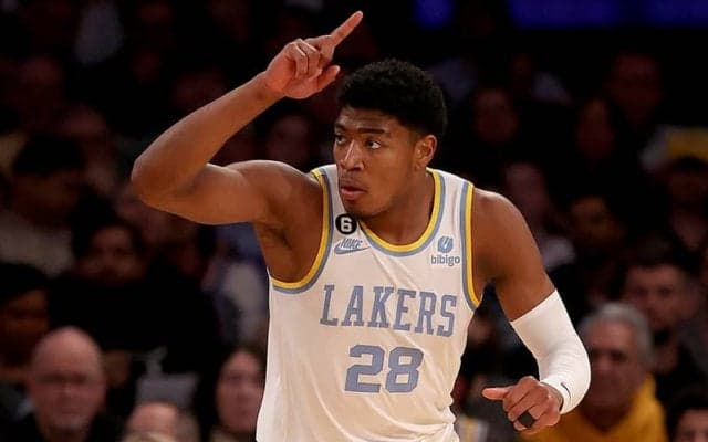 レイカーズがニックスを延長戦で撃破…八村は19得点9リバウンドと殊勲の活躍