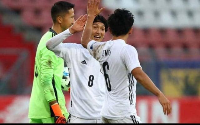 「馴染むの早いww」遠藤航が移籍後すぐにチームメイトとはしゃぐ原口元気に驚き！「そして最年長なのにはしゃぎすぎ笑」