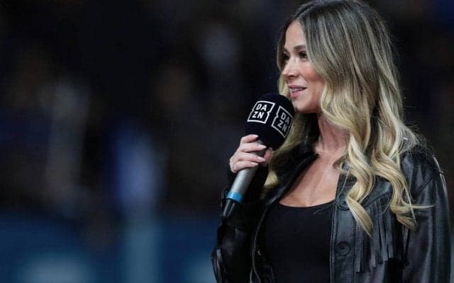 「僕らは夢中！」「もうこの仮想現実でいい」イタリア美人リポーターのVR体験姿にファン狂喜