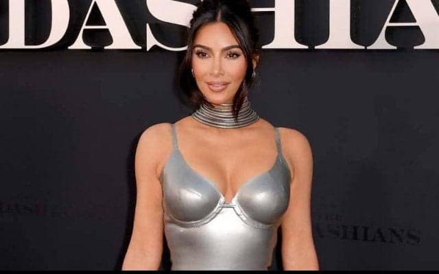 Google検索数が驚異の2800%増！キム・カーダシアンがプライベートでユニ着用したローマへの関心が急上昇