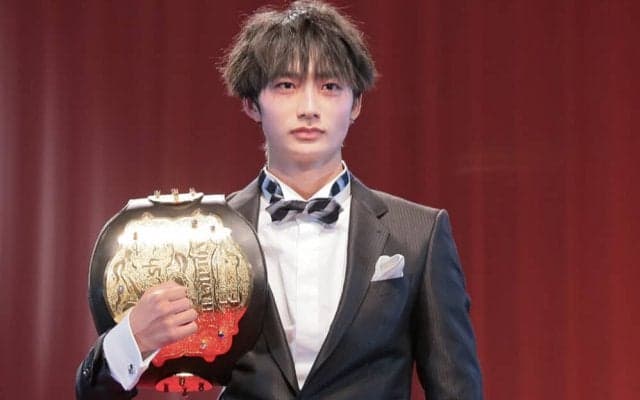 【K-1 AWARDS】W受賞の大久保琉唯、「格闘技を知らない人に感動とパワーを伝えたい」ファンからは「蝶ネクタイ姿格好いい」の声も
