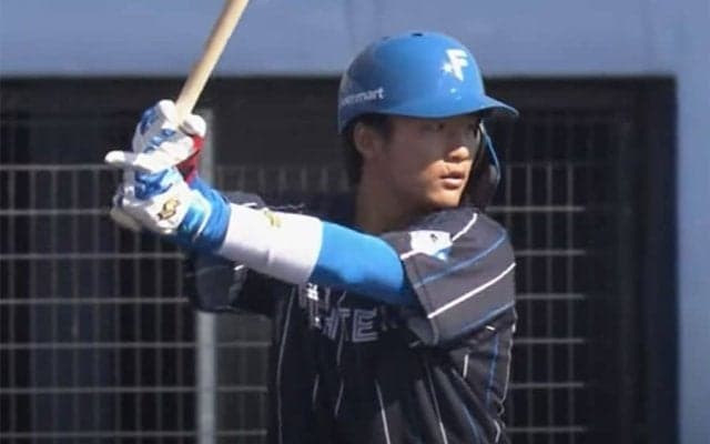 ド派手なバット投げ「中村紀洋感じた」　スナップきかせるドラ5新人は「芸術点高い」