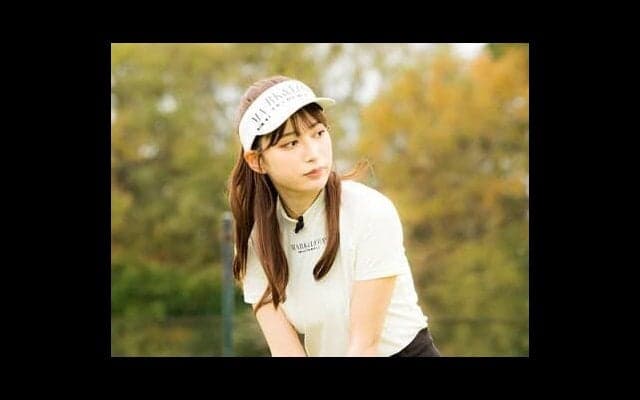 雪平莉左がグリーン周りのアプローチに挑戦。「違和感がすごい！」と感じた基本の構え＆打ち方からボールはピンに寄ったか