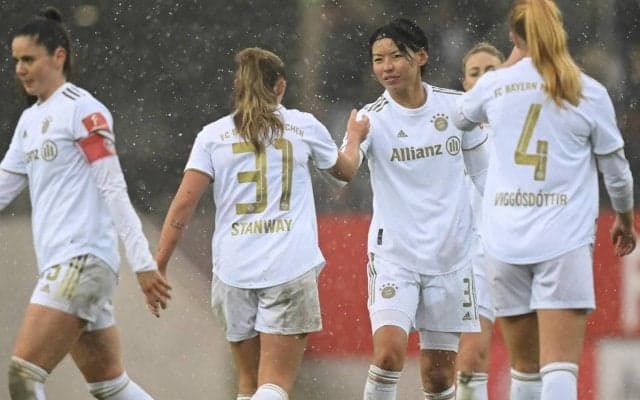 「マリオカートより難しかった」なでしこ熊谷紗希ら、バイエルン女子選手がアウディで雪上ドリフトに挑戦