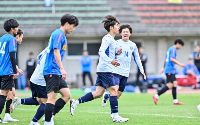 川崎が鳥栖との練習試合で11-3で大勝！ 「数十m独走ゴール」、「らしさ爆発の連携ゴール」、そして「セットプレーから」と多彩な得点方法に、鬼木監督も「ゴールという一番大事な部分にも貪欲に取り組めた」