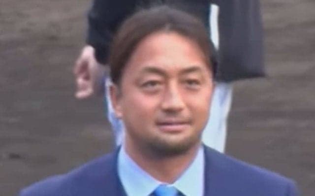 スーツの上からでも分かる分厚い肉体「最高にカッコよい」　男気復帰の「貫禄が大物OB」
