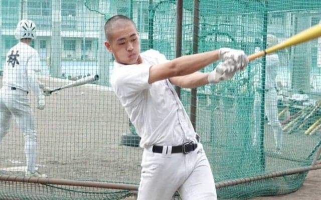 報徳のプロ注目捕手が実践する「インサイドアウト」　虎コーチに教わった打撃の基礎