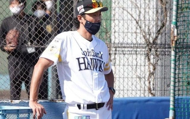 キャンプ初日に招いた痛恨離脱「止めてやれば…」　斉藤和巳コーチが悩む“ジレンマ”