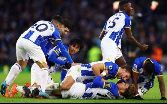 三笘の唯一の欠点？中々決まらないゴールパフォーマンスをファンも心配！「毎回誰かしら倒してる」