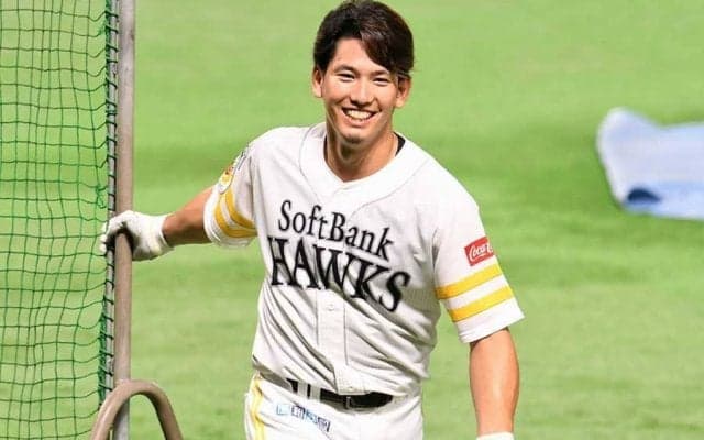 鷹に熱男の後継者　助っ人勢とのイチャイチャ交流「マッチやってたな」「微笑ましい」