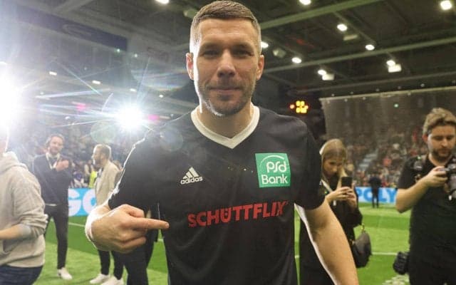 ポドルスキは健在！ 衝撃の60mロングシュートがドイツメディアの2022年最優秀ゴールに選出…約6000人が投票