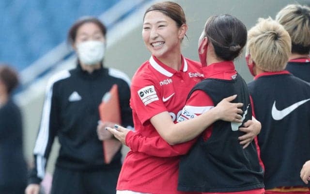 「めちゃくちゃ可愛い」塩越柚歩がディズニーランドを満喫、カチューシャ姿に反響「ディズニーより素敵」