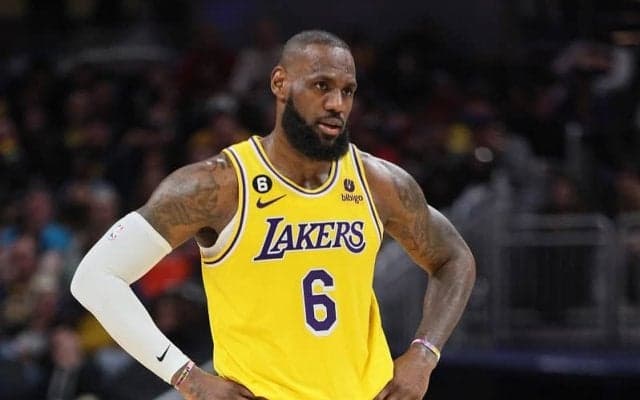 キャブズ時代の戦友カイリー獲得失敗に、レブロンは「もちろんがっかりした」