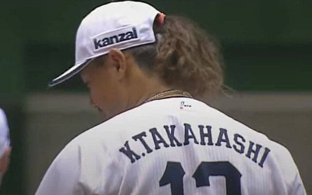 帽子からポニーテール「進化しすぎ」　際立つ190cm巨大化ボディは「助っ人日本人」