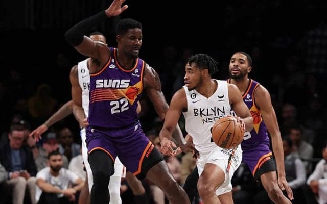 好調のトーマスが43得点を叩き出すもネッツがサンズに惜敗…渡邊は背中の張りで欠場