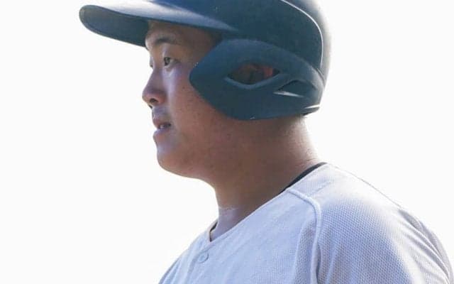 オリ18歳は「岡本和真」　100キロ巨漢に背番号25…バット振り切る力は「京セラ5階席」
