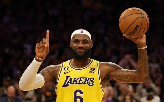 通算得点でNBA歴代トップに立ったレブロン「みんなへすごく感謝している」