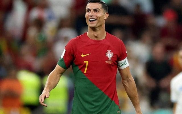 アル・ナスルのC・ロナウド、スマホカバーはレアル時代？ユナイテッド時代？それとも…熱心なファンが解明