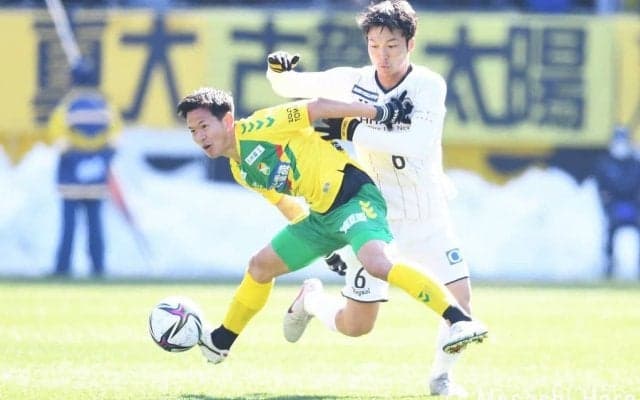 「めちゃめちゃカッコいいし雰囲気ある」J2千葉が公開した「リノベ済みロッカールーム」に絶賛の声！ 大きなエンブレムが床に描かれた新デザイン