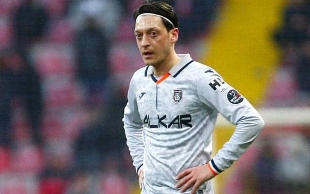 引退報道も出たエジル、トルコ大地震の被災地支援活動に参加「共に力を合わせれば、全てが成し遂げられる」