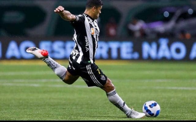 時速119km！超人・フッキの弾丸FKに相手GKの反応も全く間に合わず