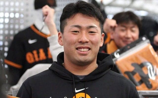 先輩上回る巨人ドラ1浅野の“145キロ剛速球”　レーザー鬼肩に同僚も驚愕「はやっ」