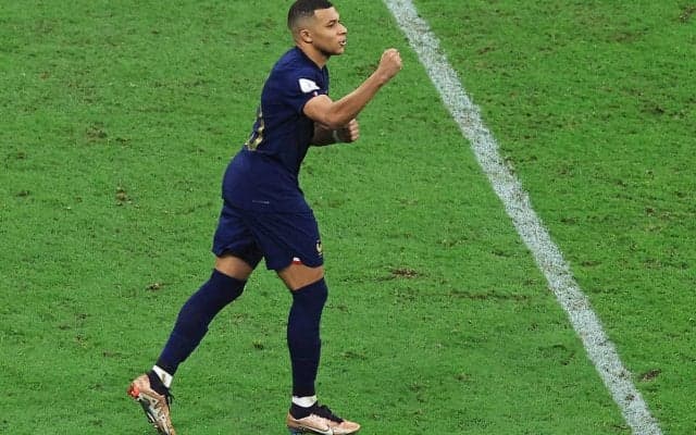 W杯得点王×NBA最多得点者！ムバッペが“キング”レブロン・ジェームズとの最強ツーショット公開「史上最高のスポーツマン二人」