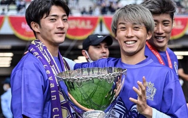 「モリシめっちゃ食うやんワンパクかよ」J1広島が4選手の「食事姿」を公開すると、ファンの視線はメニューに集中！ 「イチゴたくさんなの可愛すぎる」「めっちゃサツマイモ」など、それぞれの好みに指摘の声