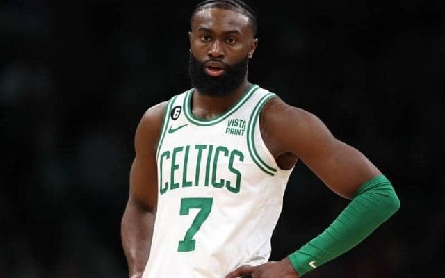 セルティックスのジェイレン・ブラウンが顔面骨折のため無期限の離脱に