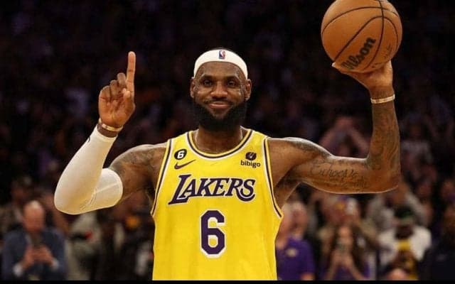 リバプール×NBAのスター選手・レブロンのコラボアイテムが発売！PSG×ジョーダンに続く大ヒットとなるか