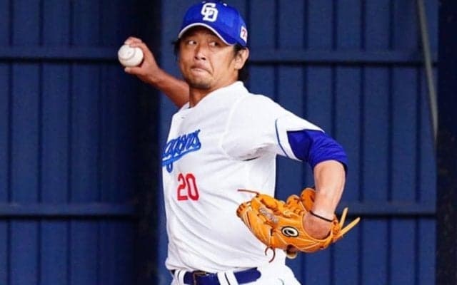 奇跡のコーチとともに「女性ファンがやばい」　青で際立つ精悍顔が「カッコよすぎ」